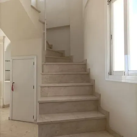 Duplex Penthhouse Parking Private Sea Views *